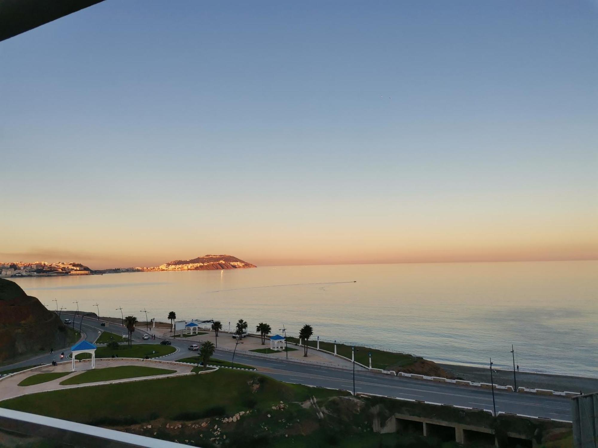 Appartf3 Vue Panoramique Sur Mer Residence Vista Del Mar Fnideq Bagian luar foto